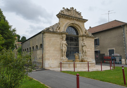Architecture remarquable : fontaine de neptune et d'amphitrite - Lacroix-sur-Meuse