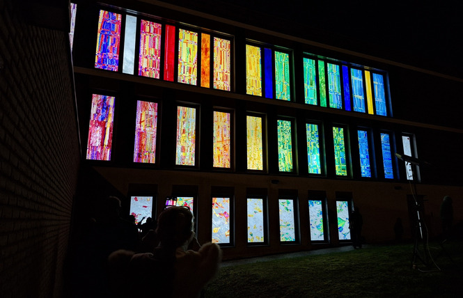 Façade illuminée contemporaine 1 - Les Trois-Domaines